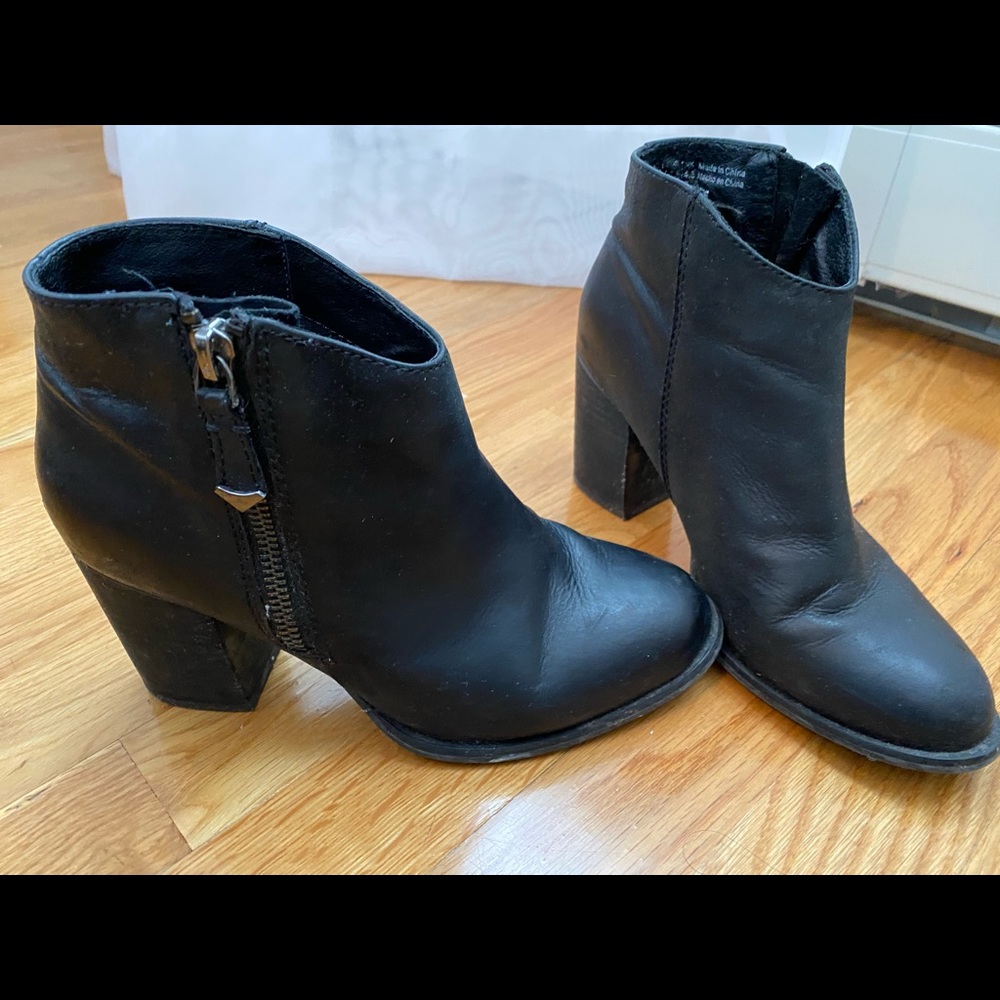 Aldo black leather booties size 7/37.5
